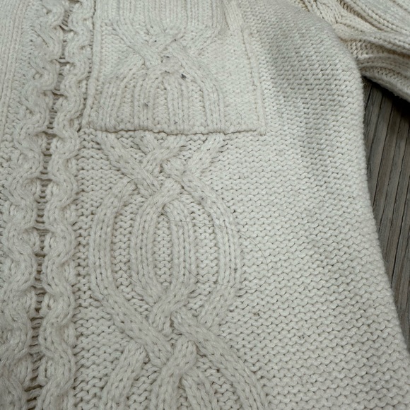 Size small Cardigan, very cute with the toggle buttons - Picture 6 of 9